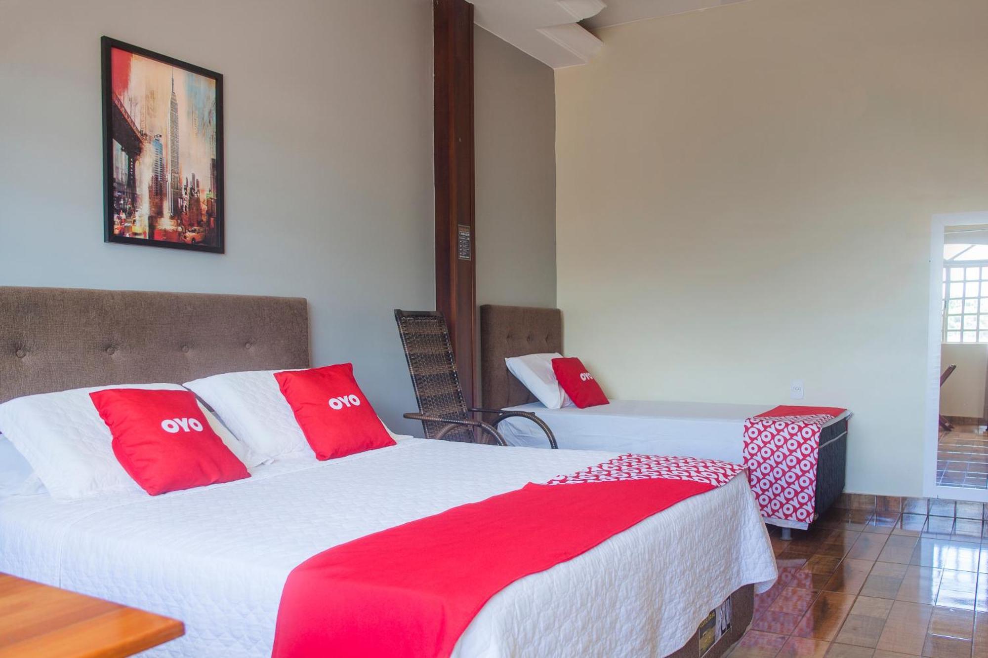 Oyo M&J Hotel Santo Antônio do Descoberto Extérieur photo