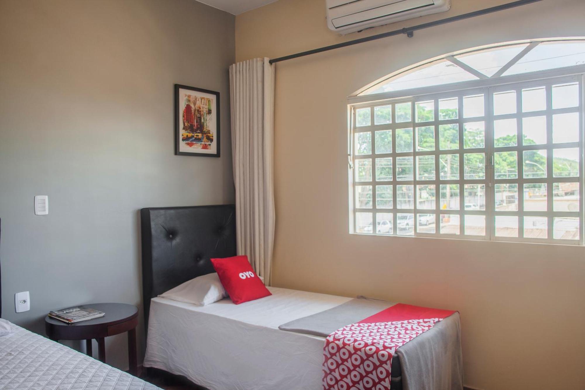 Oyo M&J Hotel Santo Antônio do Descoberto Extérieur photo